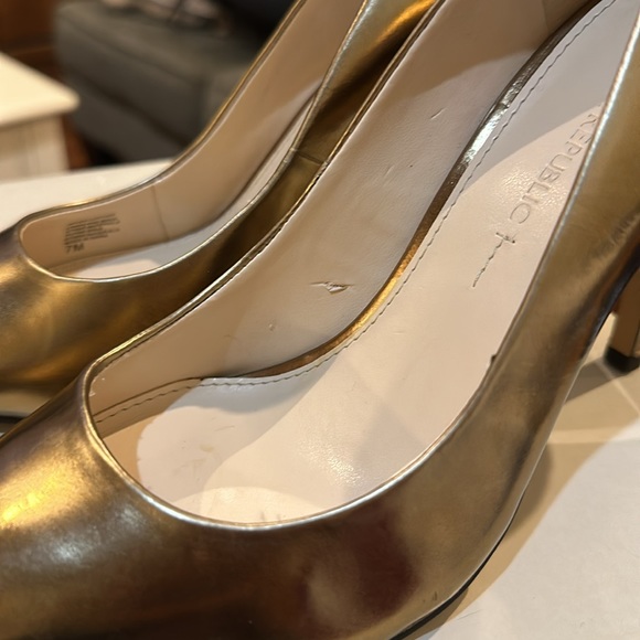 Banana Republic "Ninah" Shine Bronze Pumps Size 7 - Picture 6 of 6